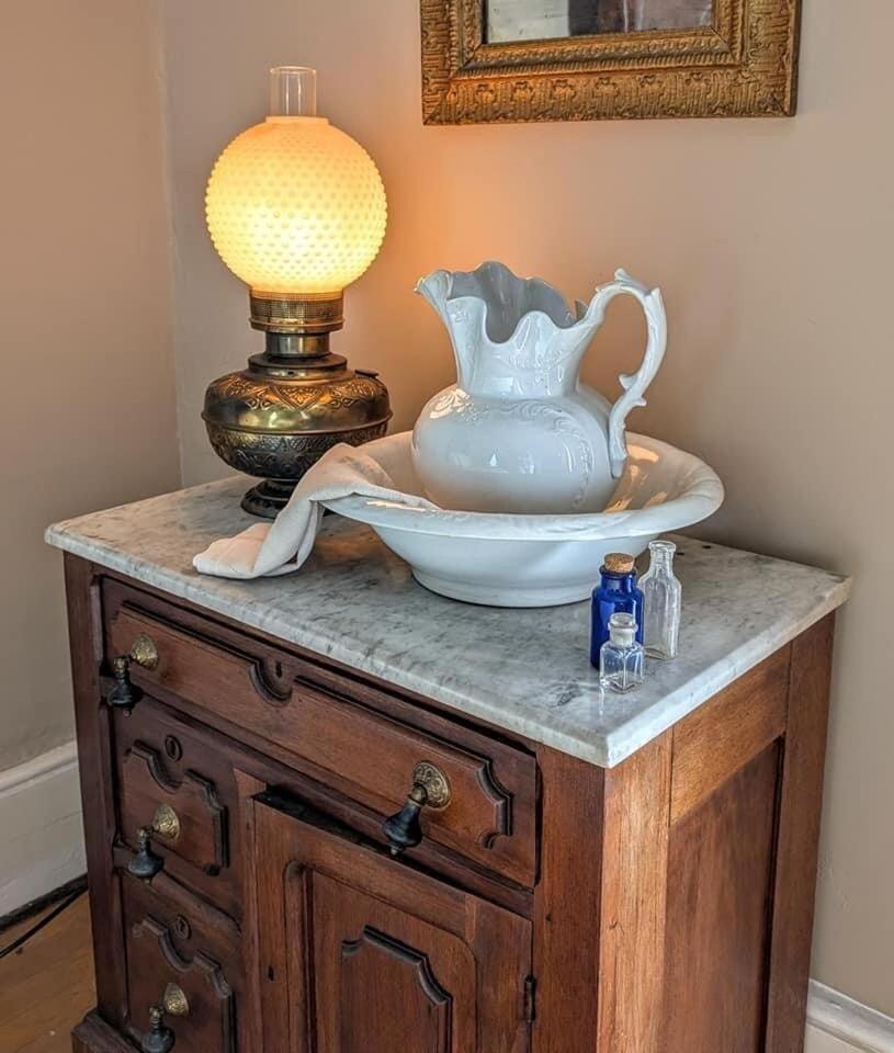 Downtown Historic Home, Easy Walk From State Street 布里斯托尔 外观 照片